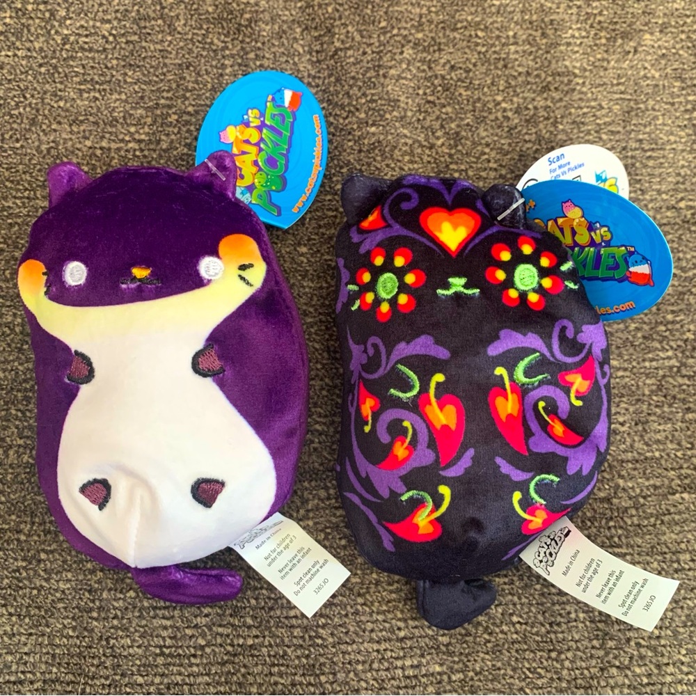 Cats vs Pickles NWT Set of 2 cats